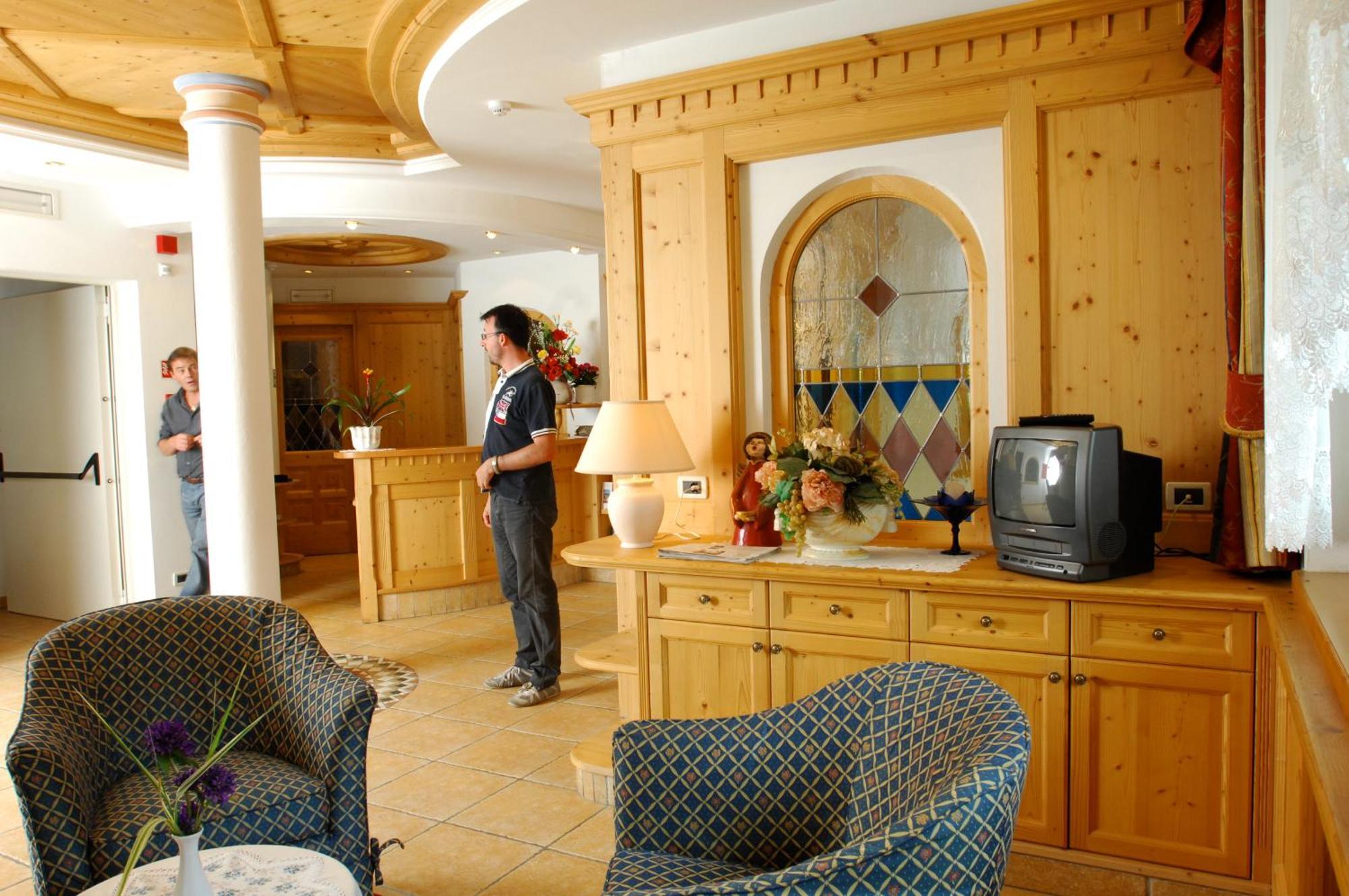 Hotel Falzares Сан-Кассиано Экстерьер фото